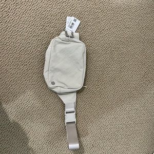 Lululemon Belt bag (beige)
